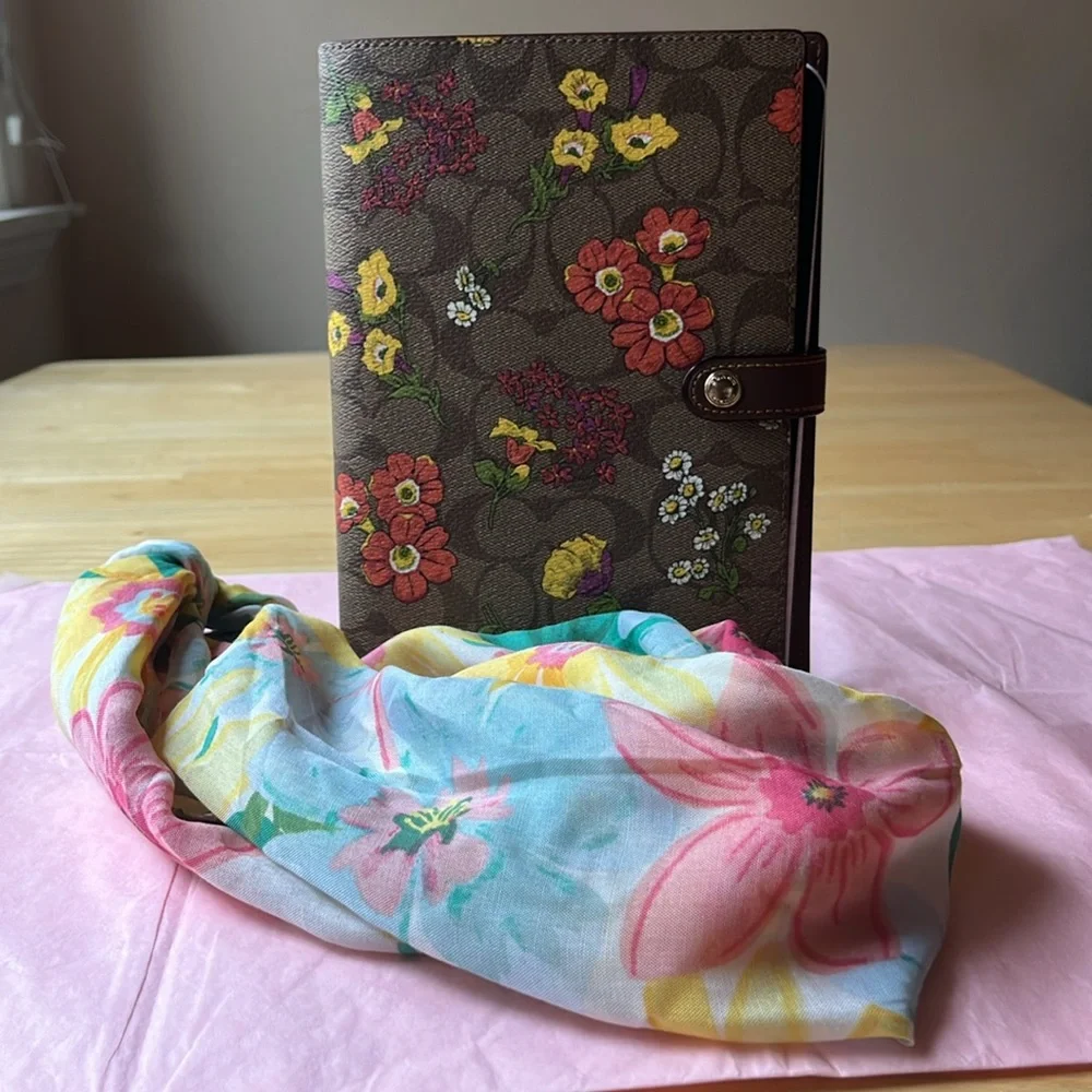 💐 COACH NOTEBOOK IN SIGNATURE CANVAS WITH FLORAL PRINT   💐 NWOT 💐